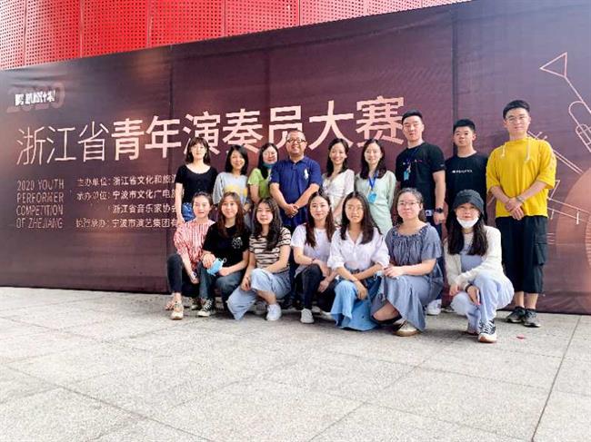 合影.jpg 合影.jpg