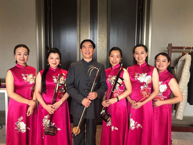 部分演奏人员与沈诚合影.jpg 部分演奏人员与沈诚合影.jpg