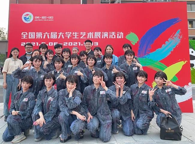 学生参加比赛2.jpg